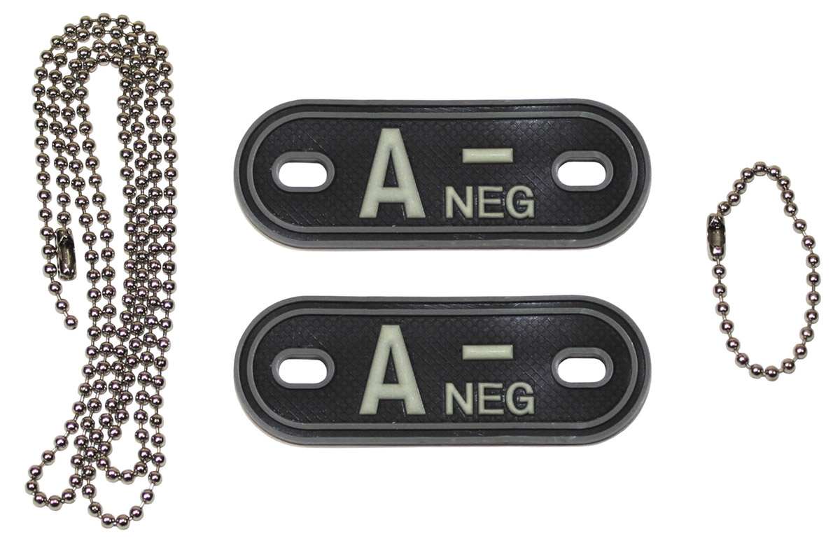 Blutgruppenmarken, mit Ketten, nachleuchtend, "A NEG", 3D