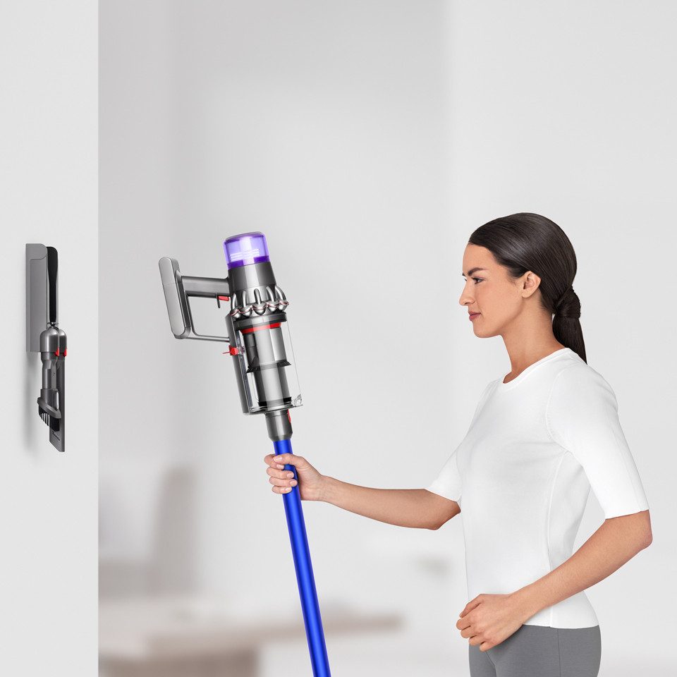 Dyson V11 Fluffy (Nickel/Rot) Akku Staubsauger grau/ rot, Kabelloser Handstaubsauger, Stielstaubsauger mit 24000 Pa Saugkraft, 185 Airwatt Saugleistung