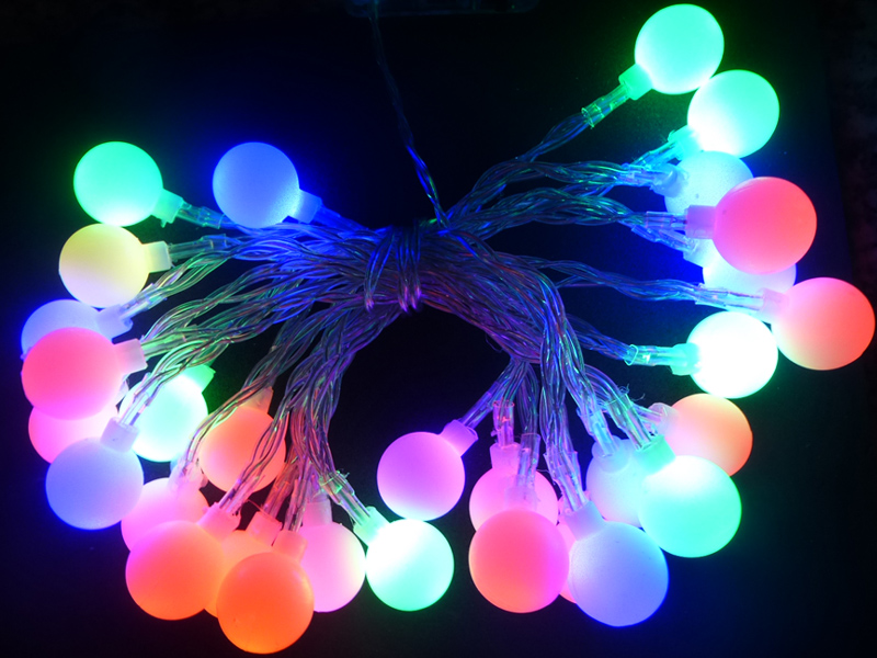 Weihnachts LED Bälle Lichterkette 3,8m mit 30 LEDs für festliche Dekoration und Atmosphäre